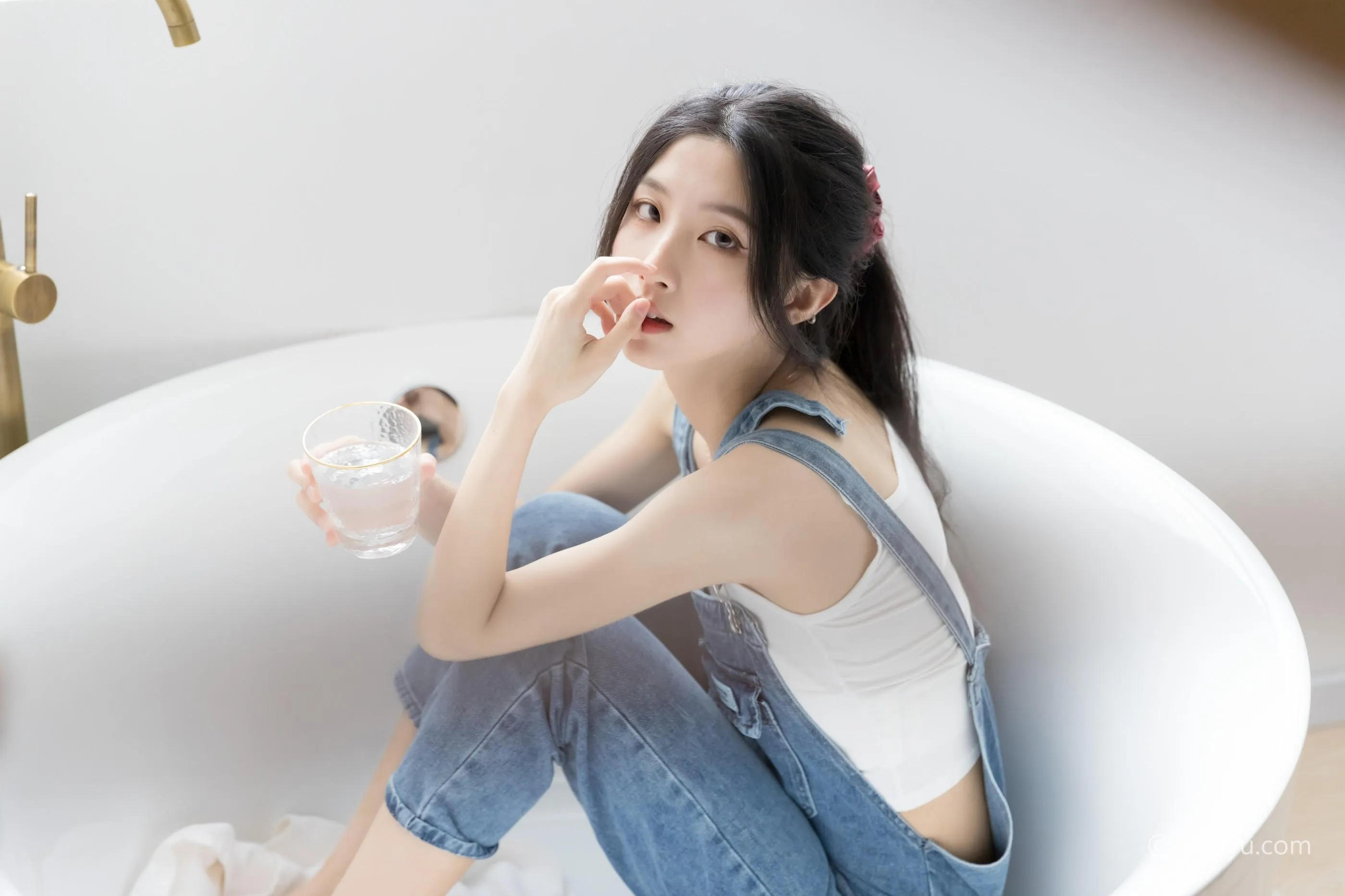 [YITUYU艺图语]2021.04.21 蓝色牛仔裤 小铟 [25P]插图3
